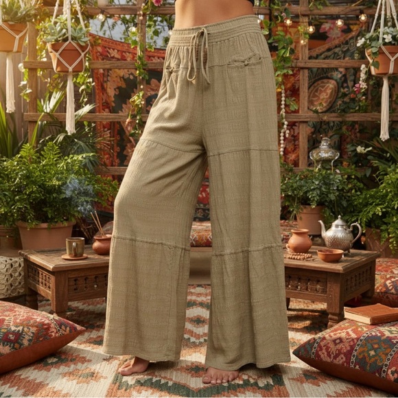 Free People Wide-Leg 
Tiered Pull-On Pant 
Size Large - Picture 7 of 15